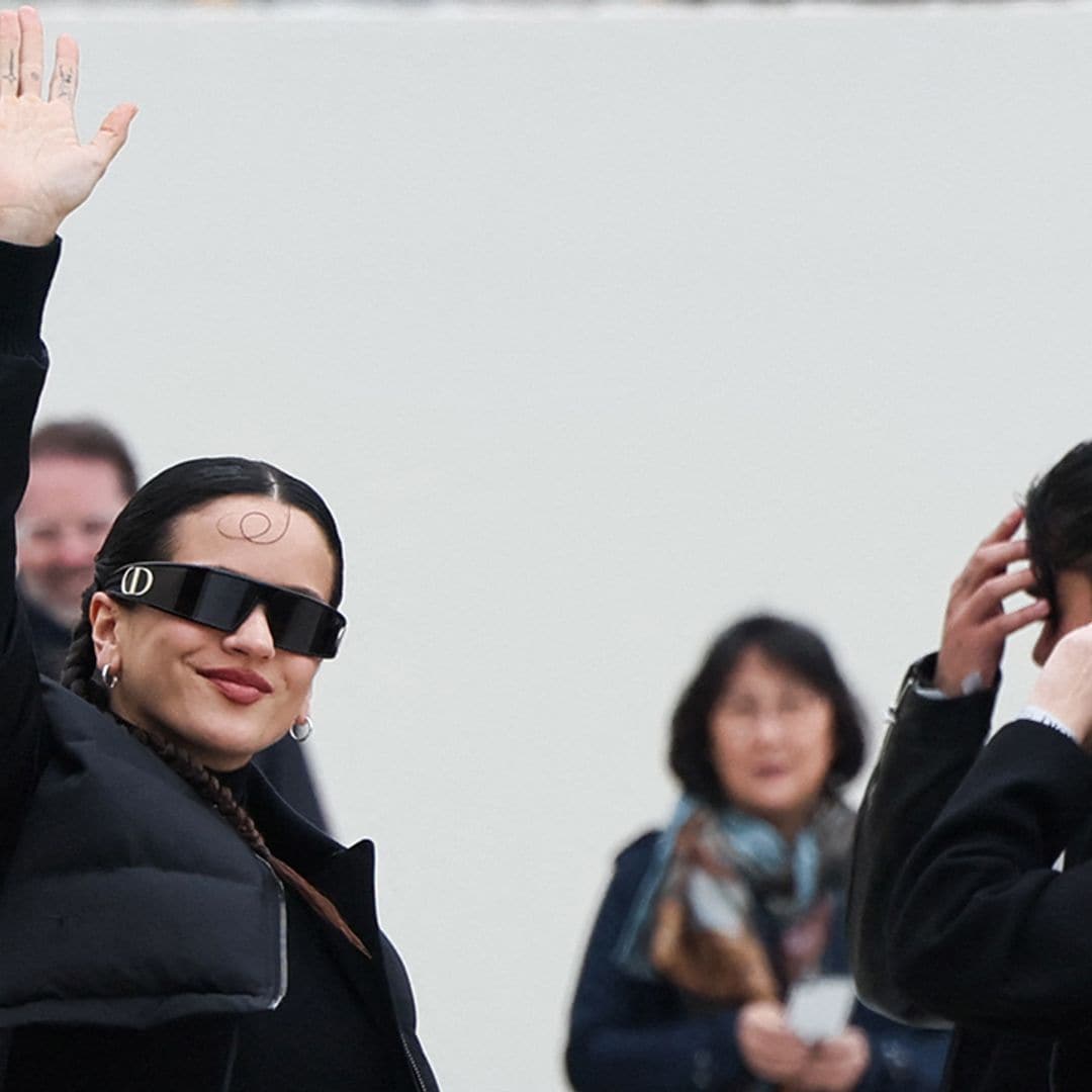 Rosalía vuelve a Paris Fashion Week con un look deportivo que nadie esperaría en un 'front row'