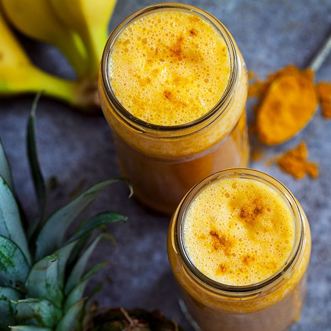 Zumo 'detox' de piña y cúrcuma, bueno para nuestro organismo