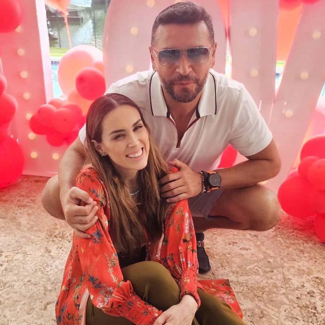 Jacky Bracamontes celebra 12 años de amor con Martín Fuentes: ‘Feliz de compartir mi vida contigo’