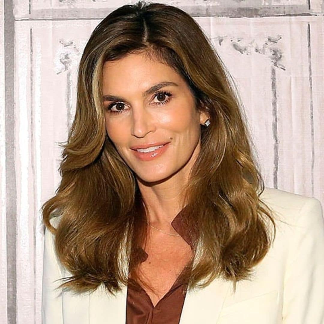 Leche y agua mineral: el secreto de belleza de Cindy Crawford para una piel espectacular