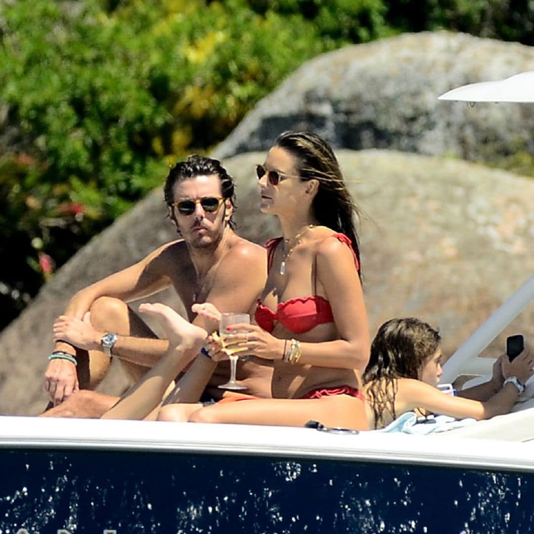 Las románticas vacaciones de Alessandra Ambrosio en Brasil