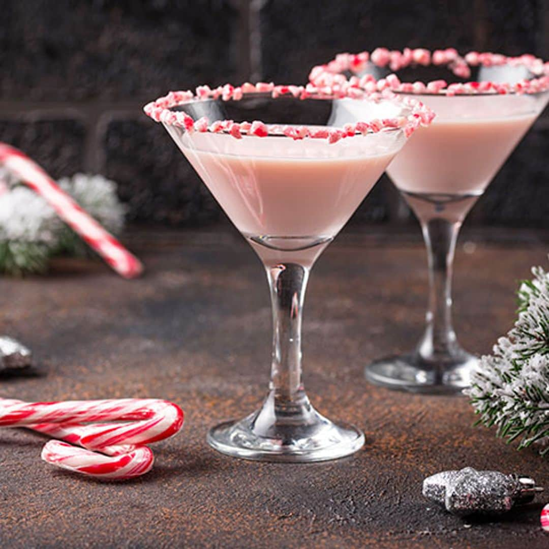 Candy Cane Martini o martini de bastones de caramelo de Navidad