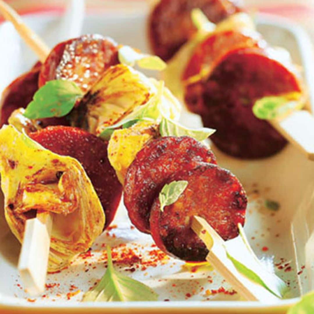 Brochetas de alcachofas con chorizo