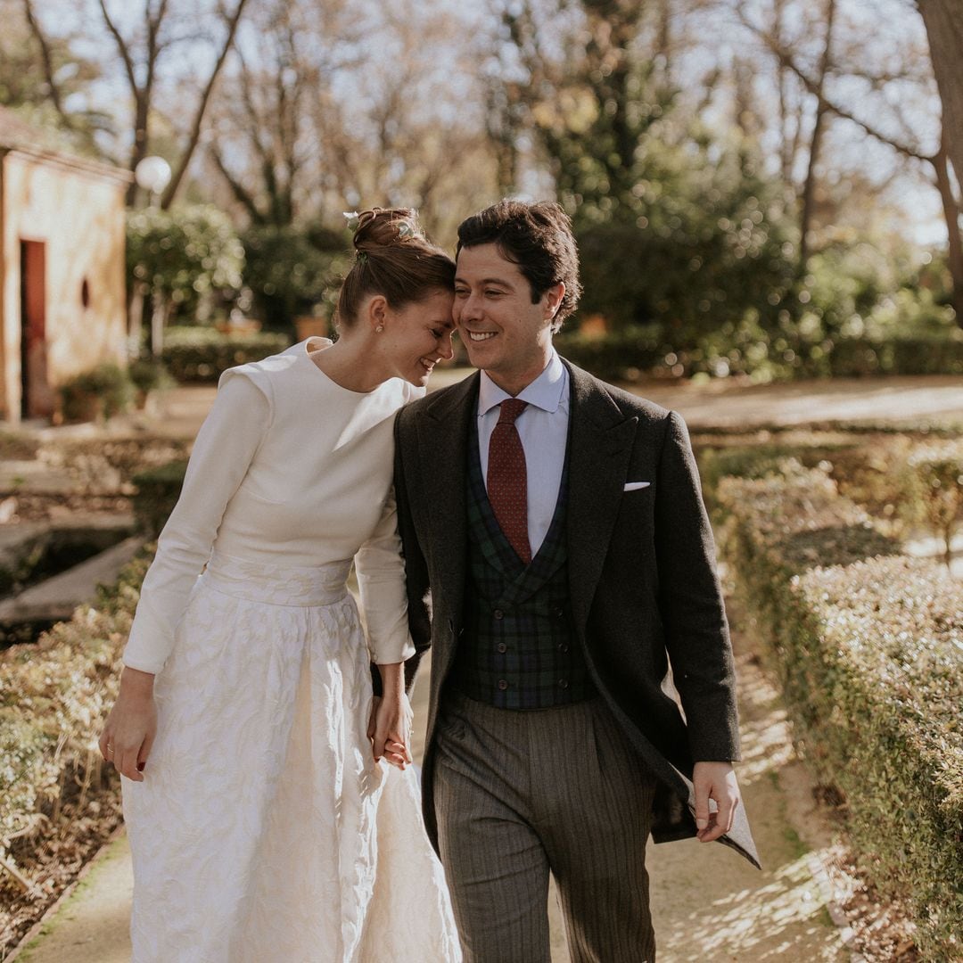 La boda de Marta en Sevilla: cuatro meses para organizarla y un vestido con sobrefalda brocada