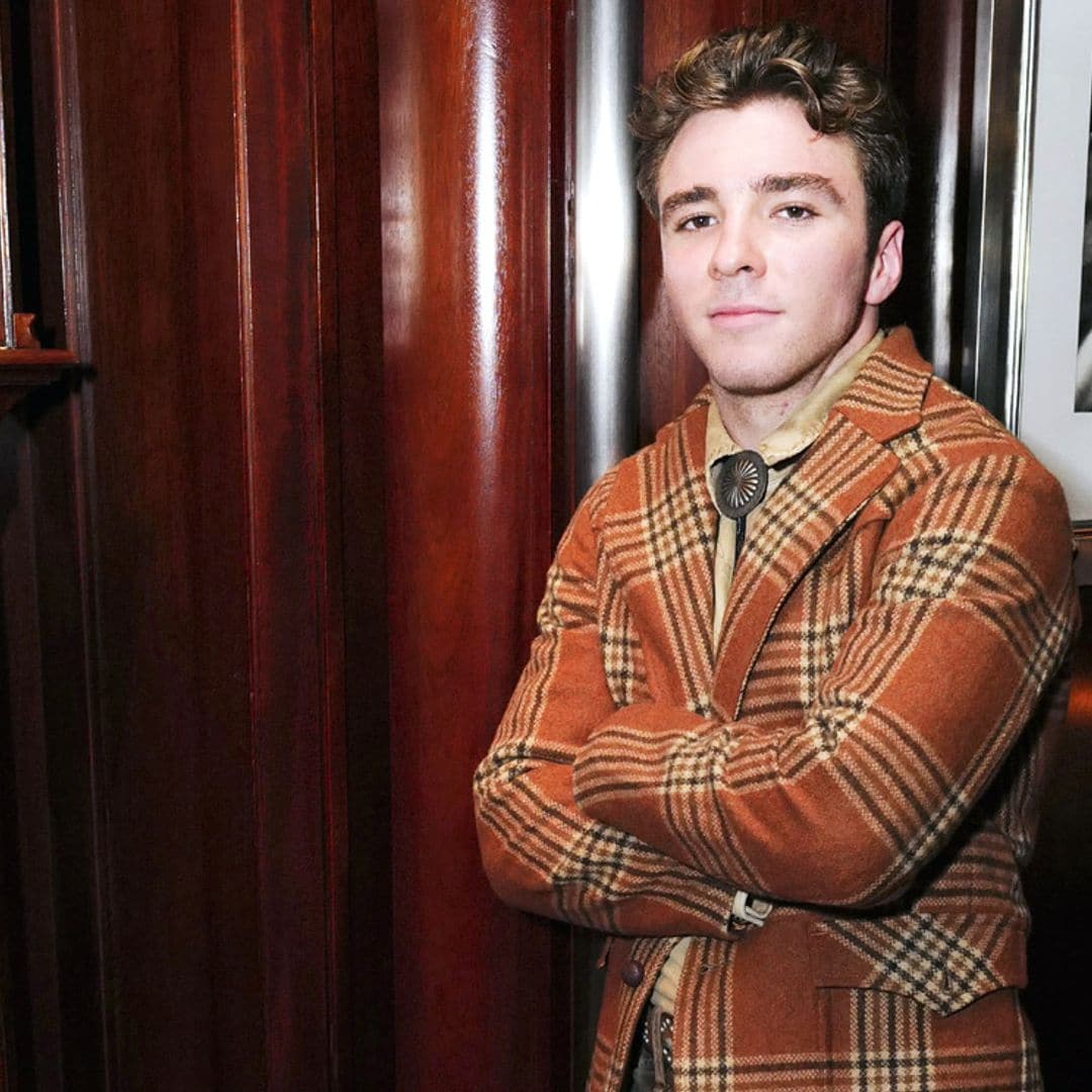 Rocco Ritchie y su estilo vintage: corbata, traje y mocasines de terciopelo entre los favoritos del hijo de Madonna