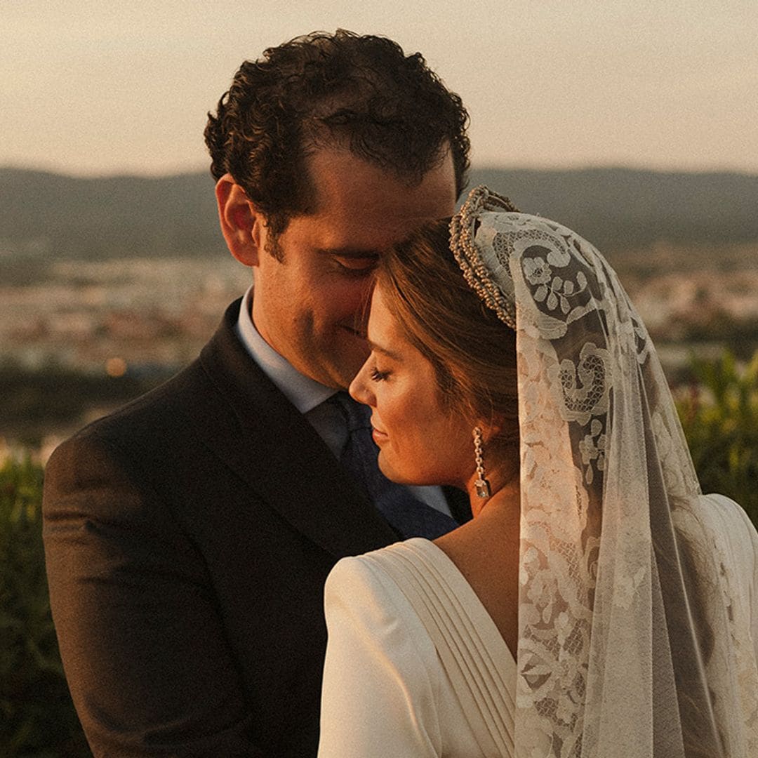 La historia de Cristina, la novia que se casó en Córdoba con un vestido diseñado por su suegra y mantilla