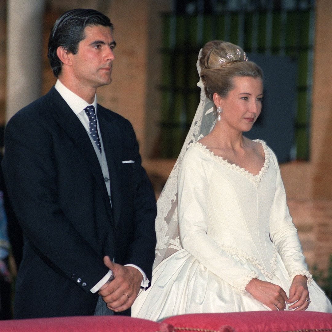 Un innovador corsé y tiara con historia: así fue el look de novia de Cristina de Borbón-Dos Sicilias