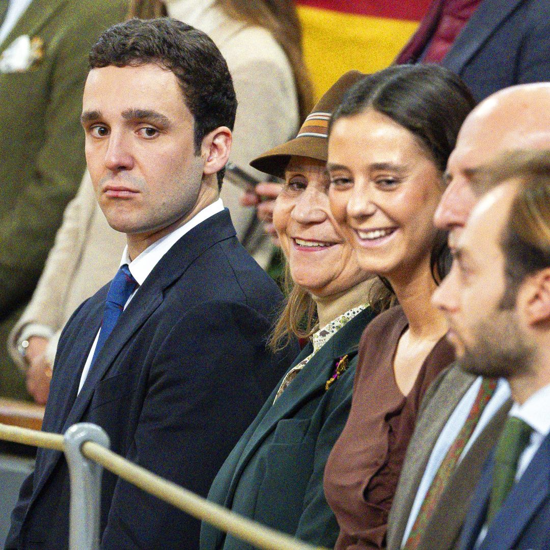 Los cariñosos gestos de la infanta Elena a Felipe de Marichalar en una tarde de toros con sus hijos