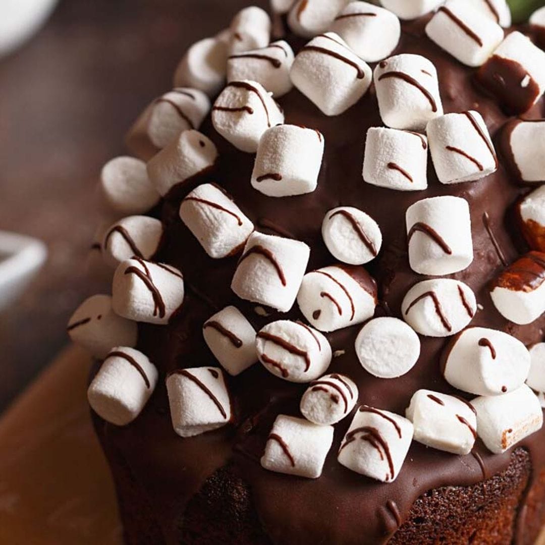 Pastel de chocolate con nubes