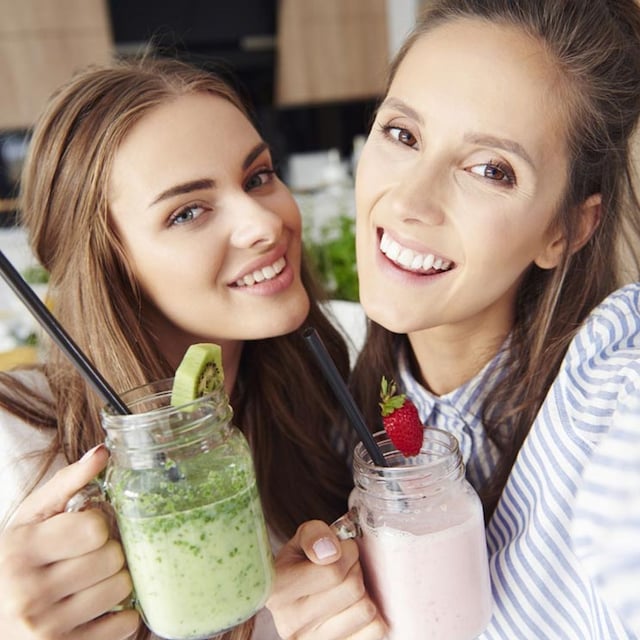 getty chicas con batido