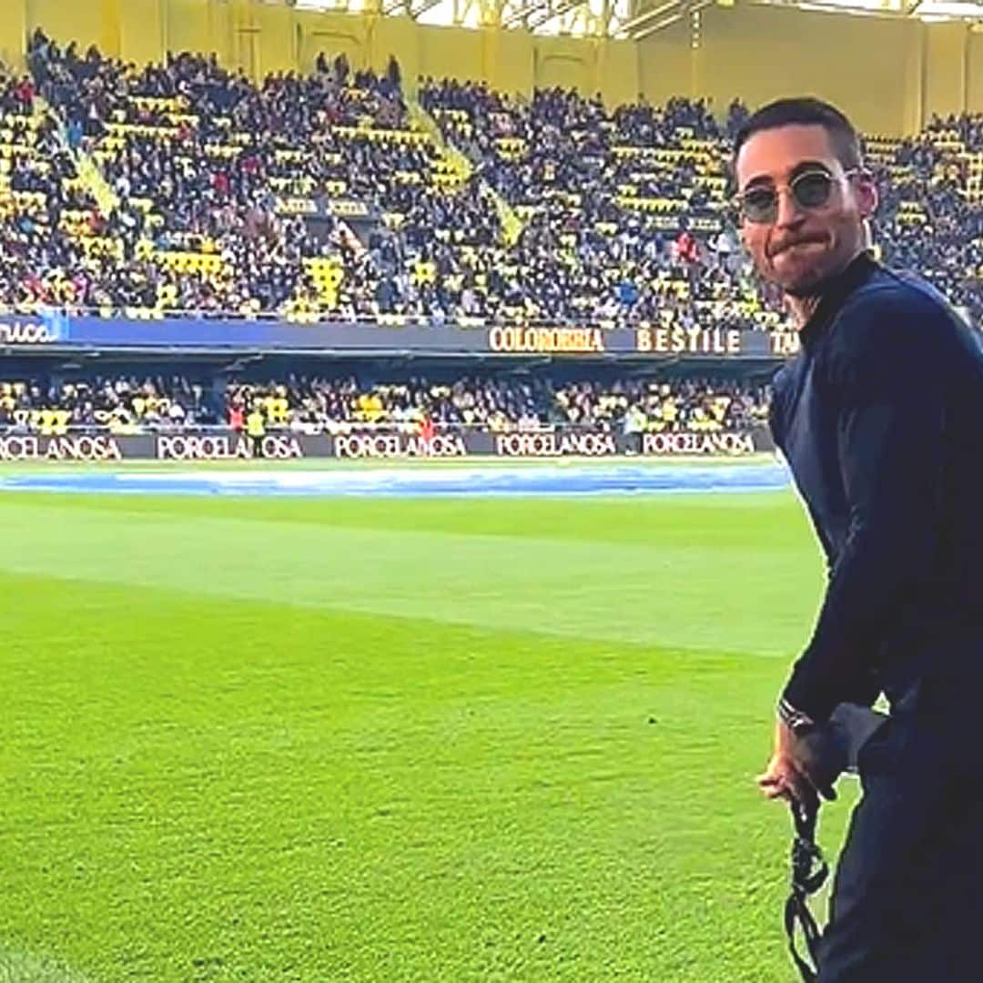 ¡No te pierdas el vídeo viral de Miguel Ángel Silvestre metiendo gol desde la banda!