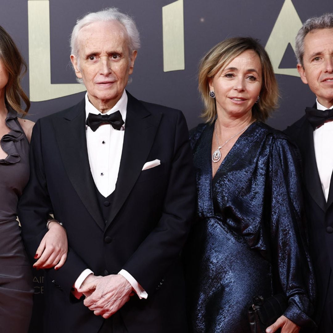 La emoción de Josep Carreras al recibir el premio Talía de honor arropado por su familia