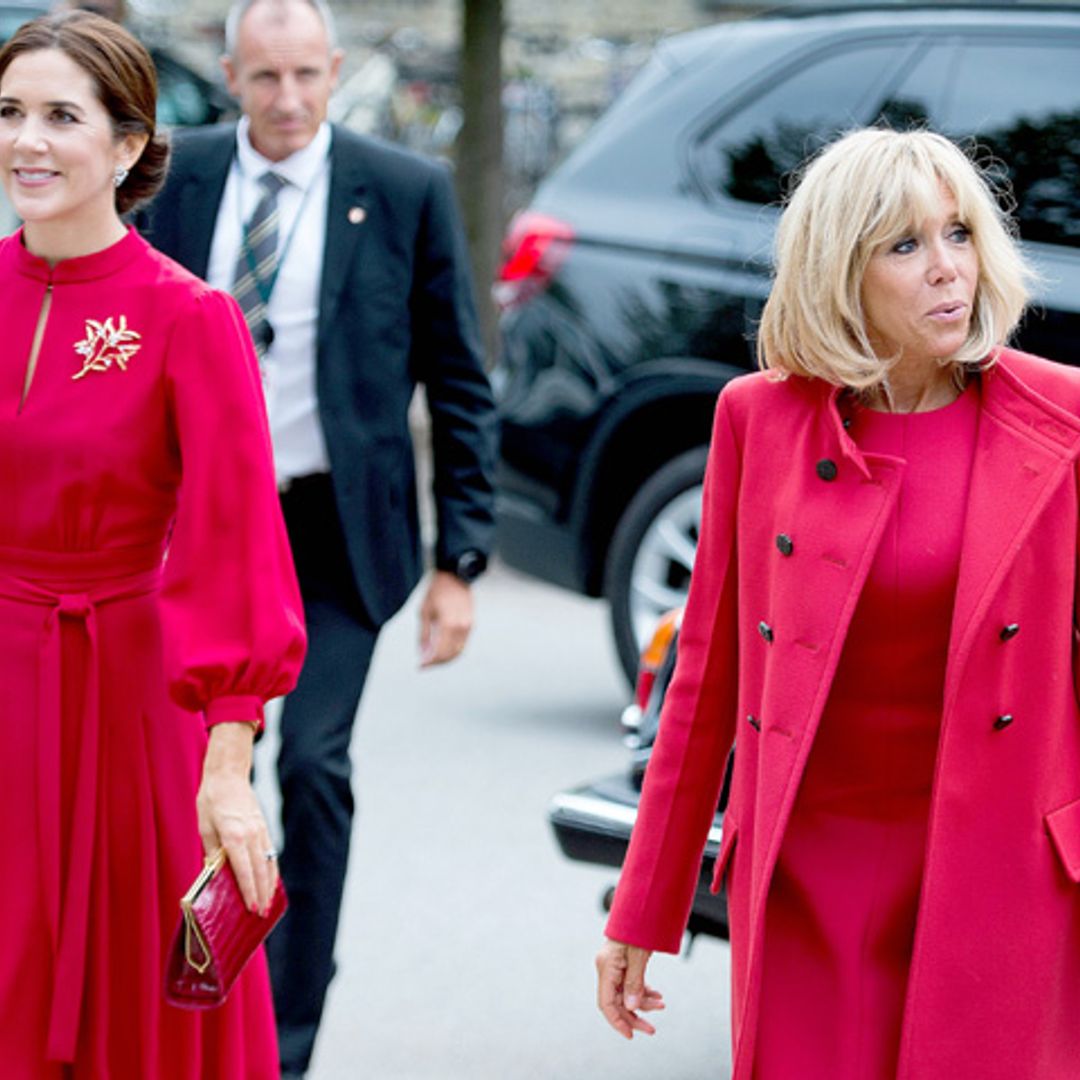 Mary de Dinamarca y Brigitte Macron: duelo en rojo todopoderoso