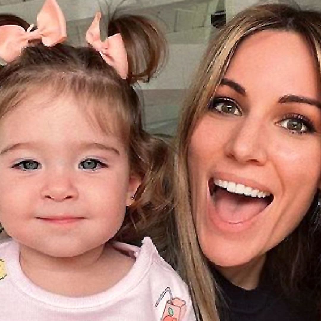 ¡Igual que la abuela! El simpático vídeo de Yanay, hija de Edurne, paseando con bastón