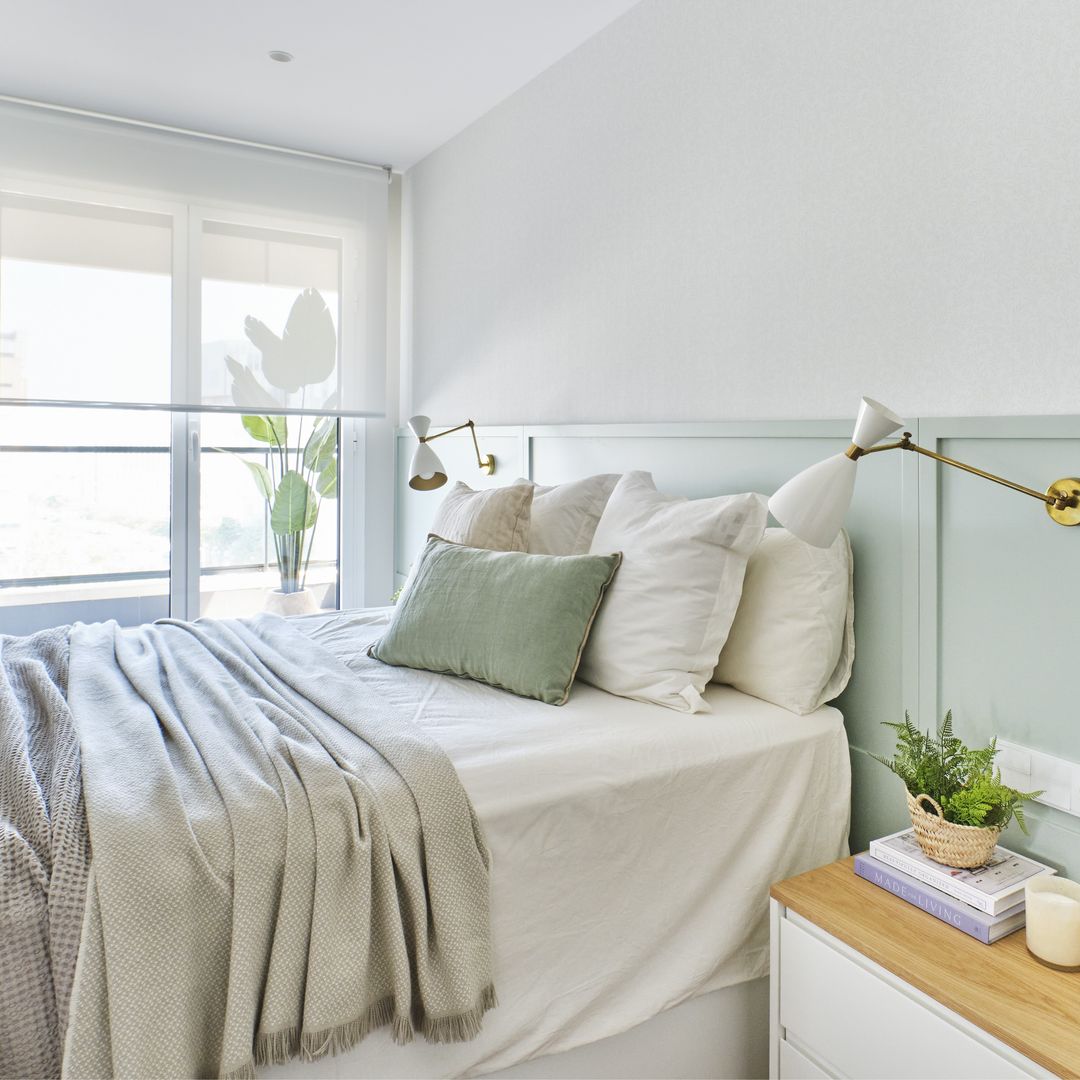 Dormitorio decorado en tonos pastel