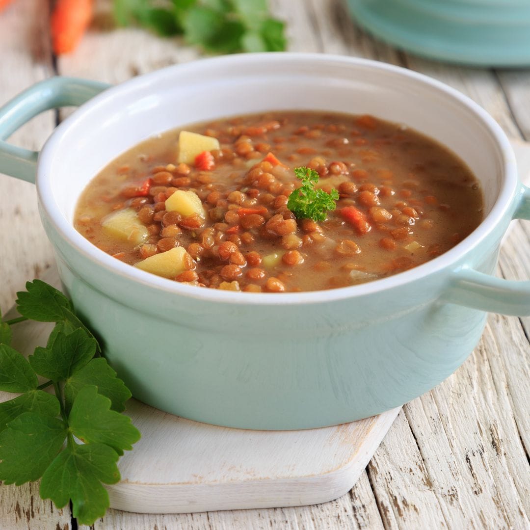 Lentejas con verduras, la receta tradicional de la abuela