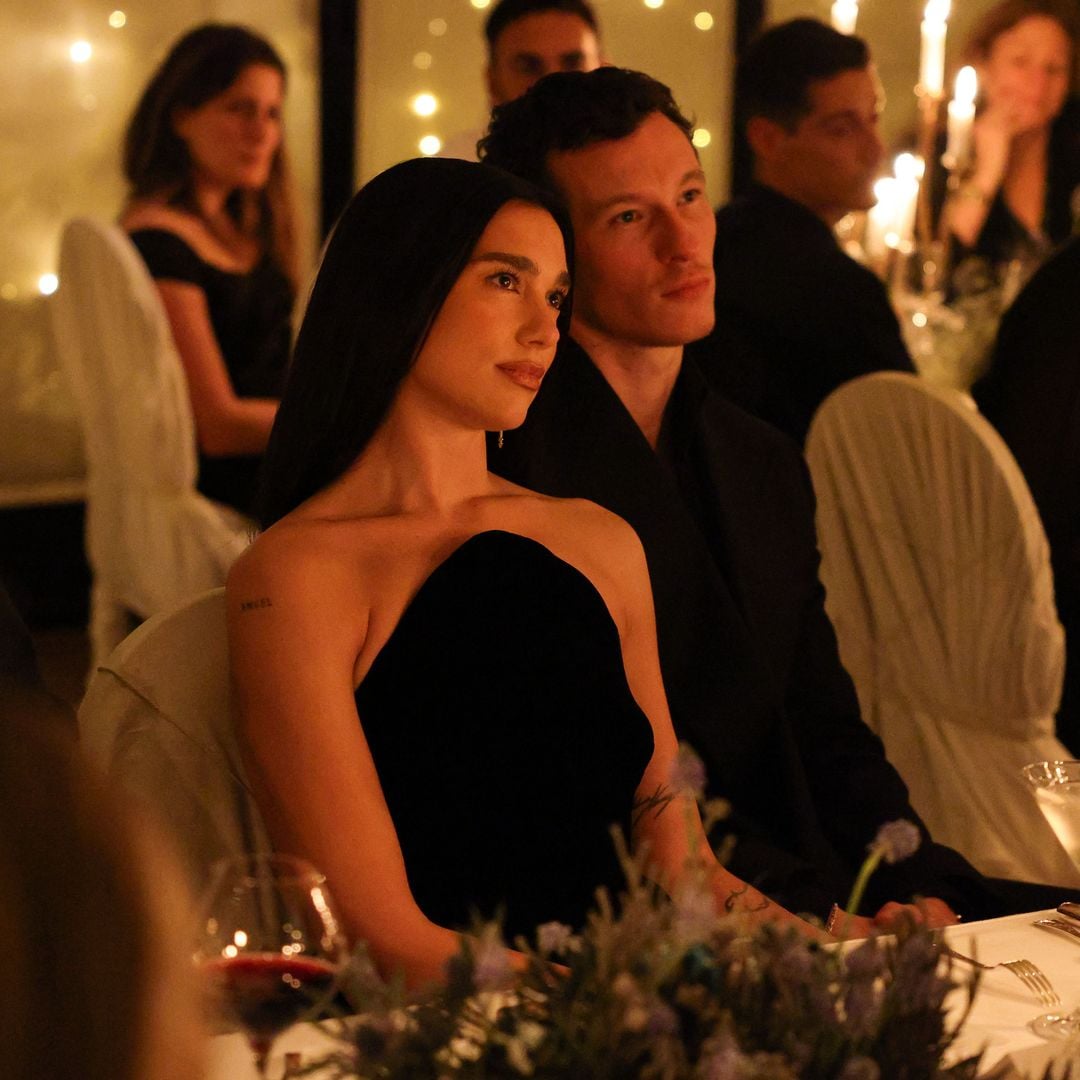 Dua Lipa y Callum Turner, la pareja más elegante de París en su primer posado