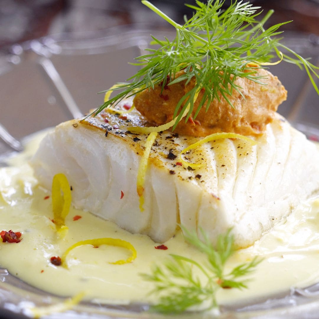 Bacalao con salsa de limón y falsa croqueta de piquillos