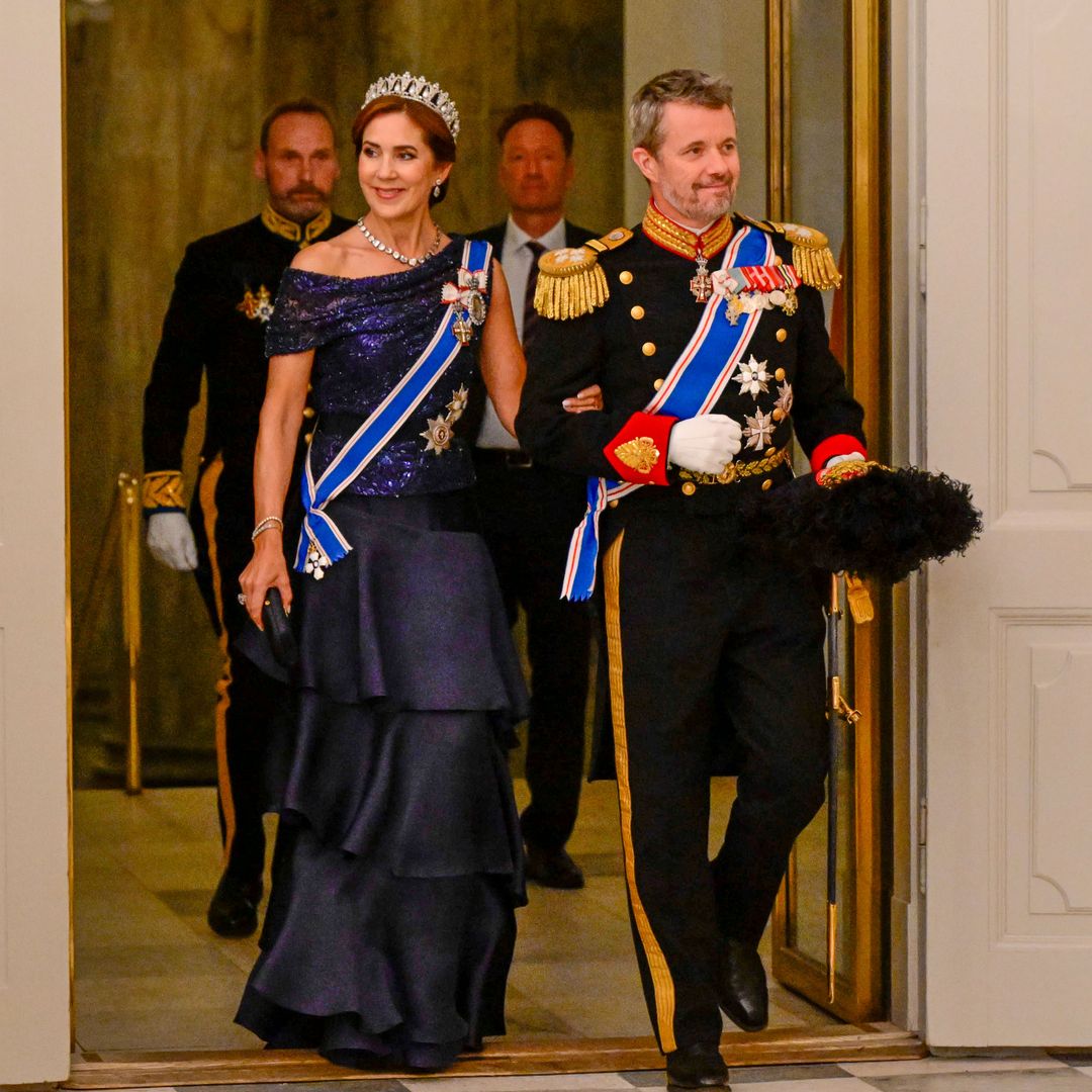 Una 'tiara de reina' y un menú muy sentimental: el primer banquete de Estado que presiden Federico y Mary de Dinamarca