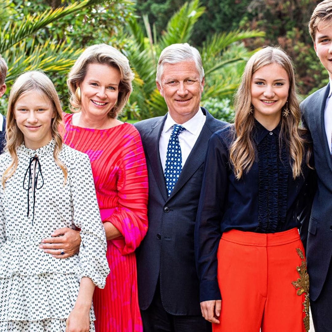 Felipe y Matilde de Bélgica felicitan la Navidad junto a sus cuatro hijos con una imagen inédita