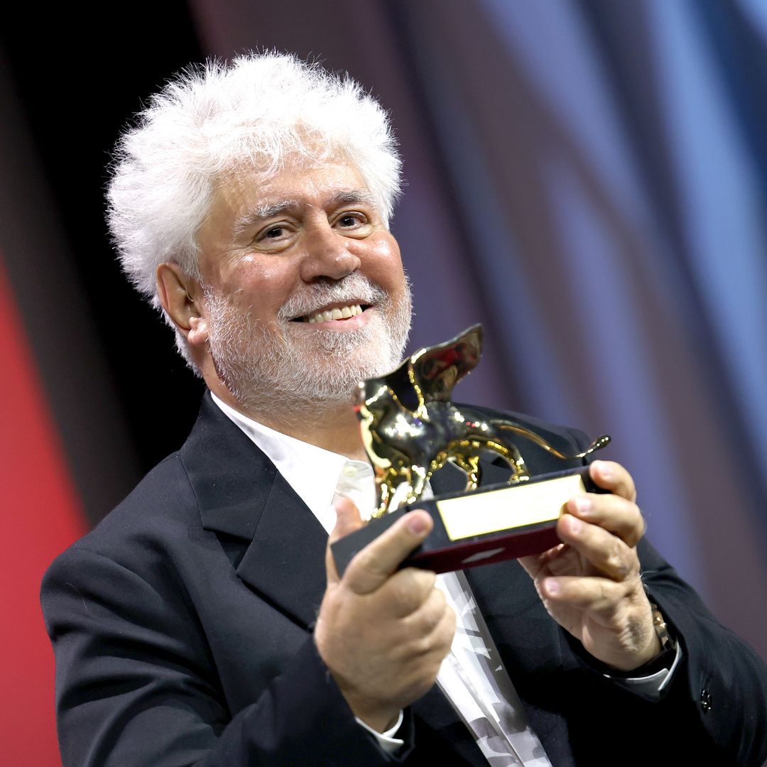 Almodóvar gana el León de Oro en Venecia con ‘La habitación de al lado’ y logra un hito para nuestro cine