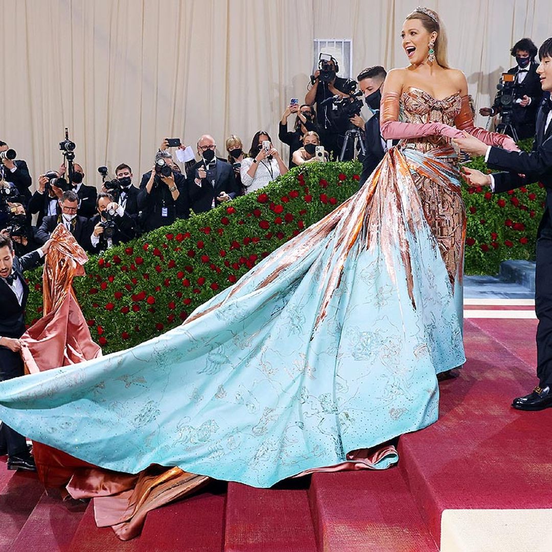 Seis personas la ayudaron a vestirse, horas de peluquería y maquillaje… Blake Lively muestra cómo se preparó para el MET