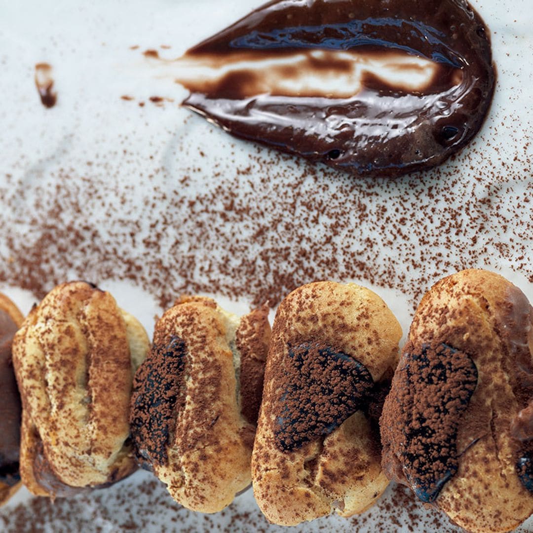 Buñuelos con crema pastelera de chocolate