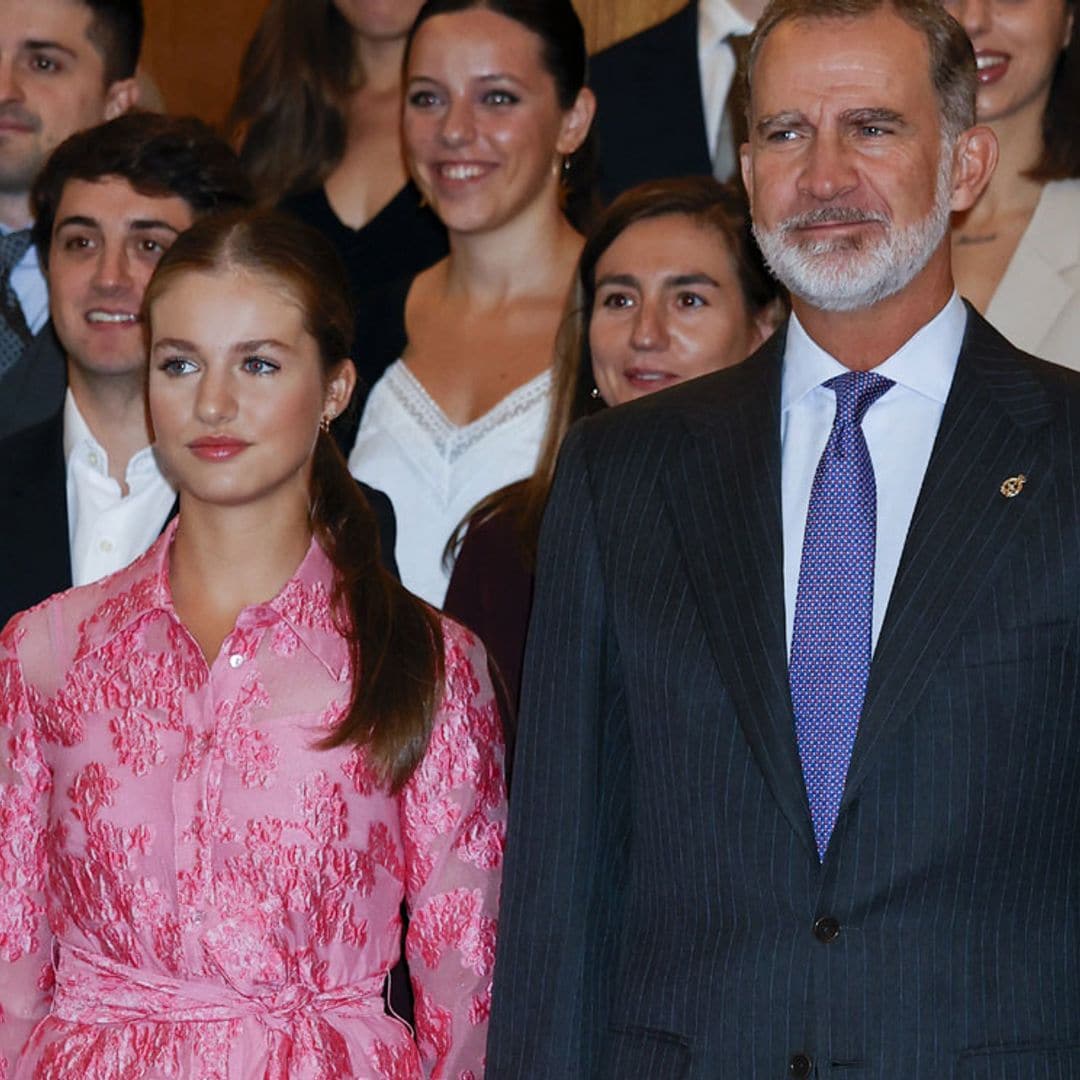 La princesa Leonor hace un guiño al estilo de su madre en Oviedo con un nuevo vestido camisero español