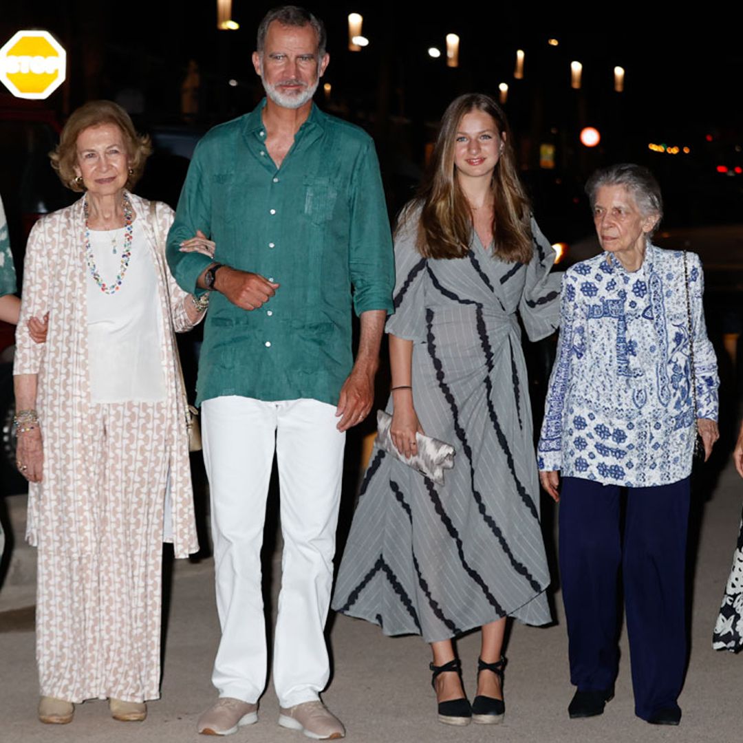 Los Reyes y sus hijas disfrutan de una cena en familia junto a doña Sofía y su hermana la princesa Irene