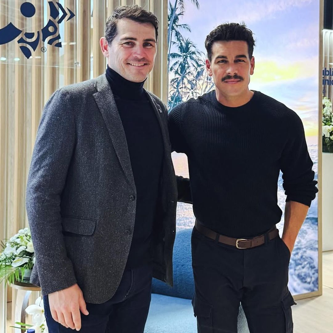 Mario Casas con Iker Casillas