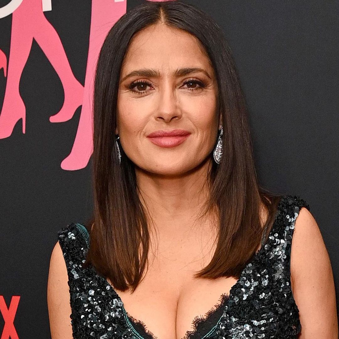 Salma Hayek revela su ingenioso truco para cubrir sus canas sin teñirse el pelo