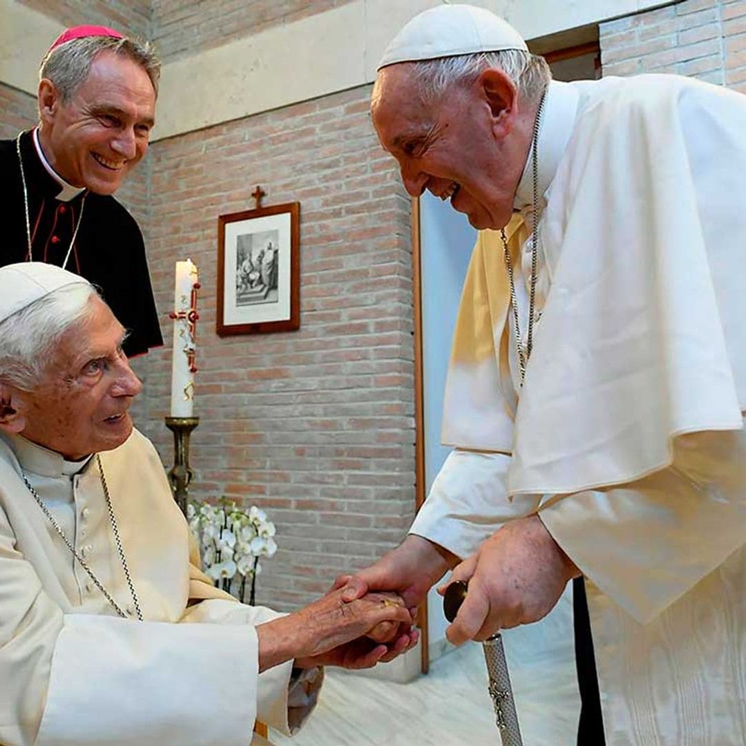 Así será el funeral de Benedicto XVI, como emérito, oficiado por primera vez por otro Papa