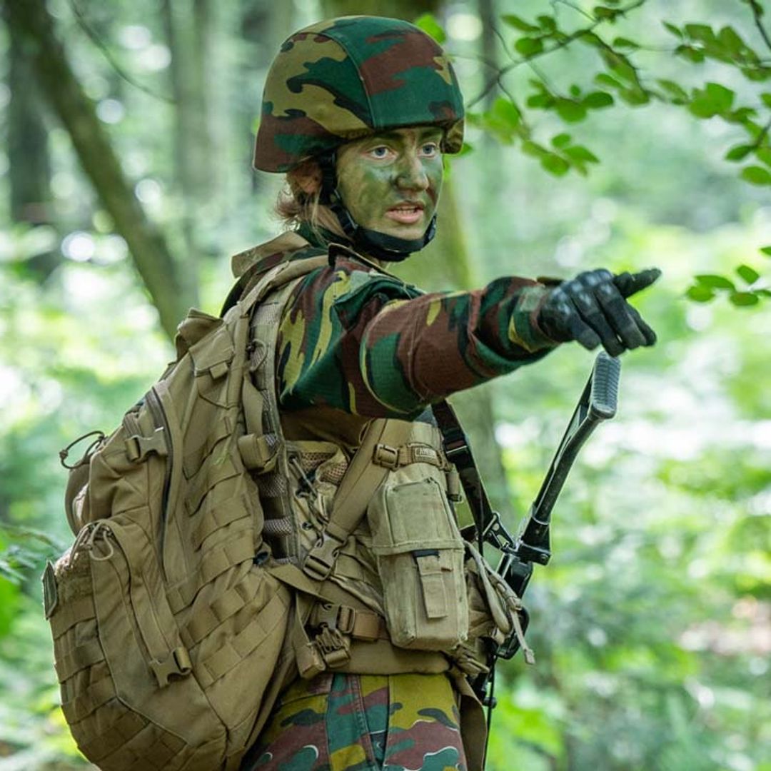 No te pierdas a la princesa Elisabeth maquillada con pinturas de camuflaje y en plena formación militar