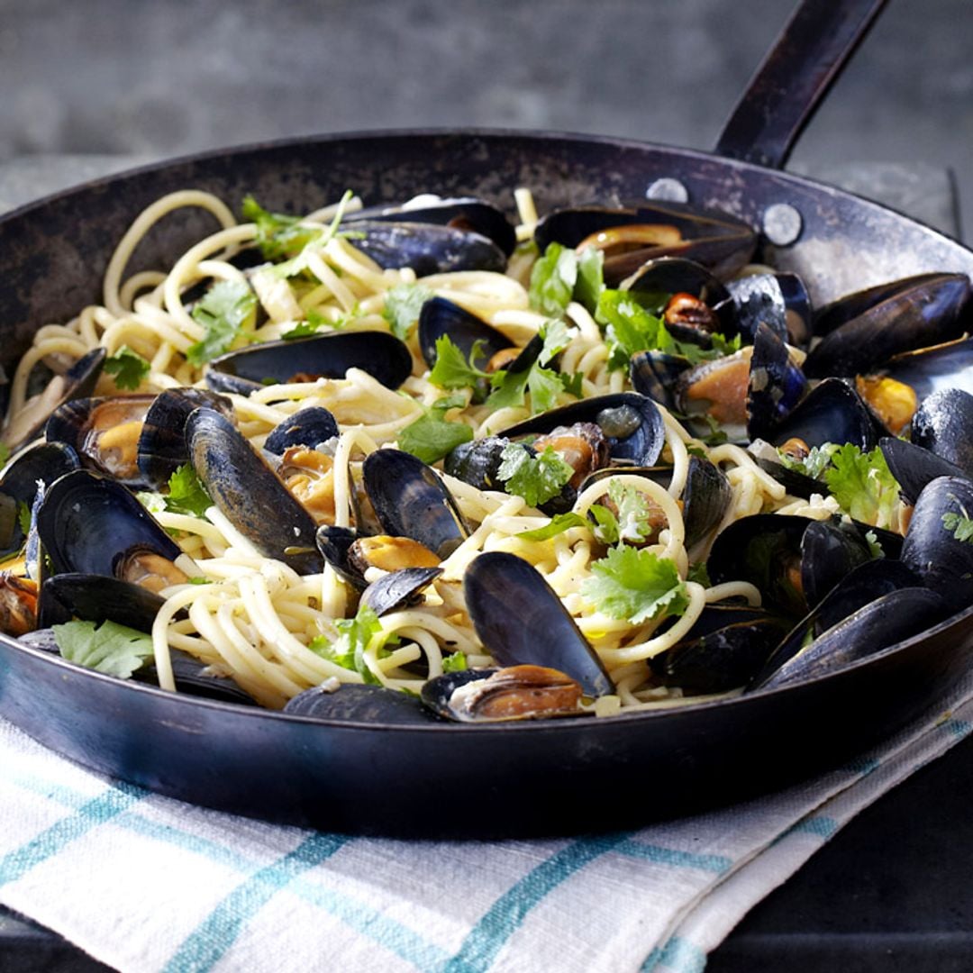 Sartenada de mejillones con espaguetis