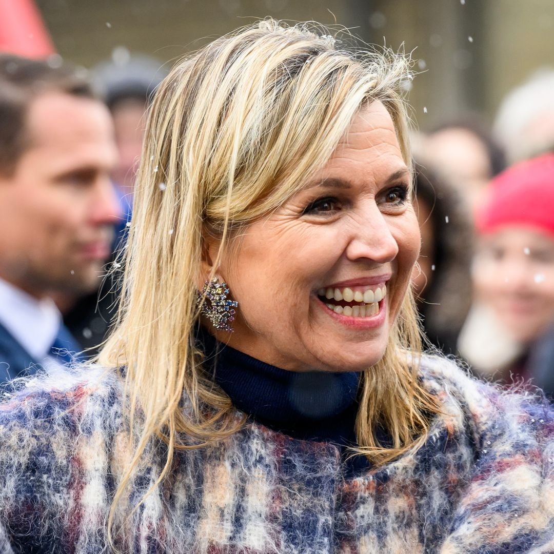 Máxima combina un abrigo calentito y botas todoterreno con diamantes en la nieve