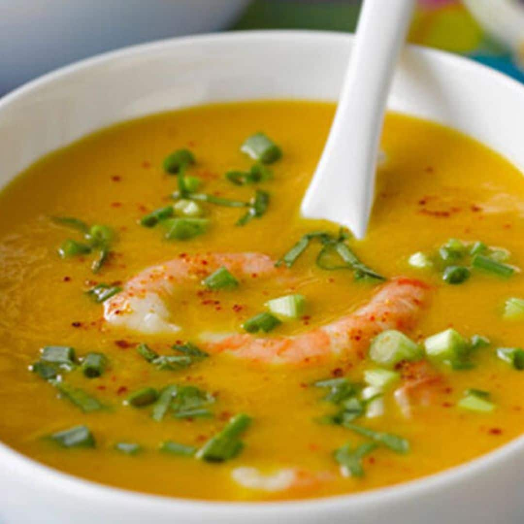 Sopa de gambas al curry