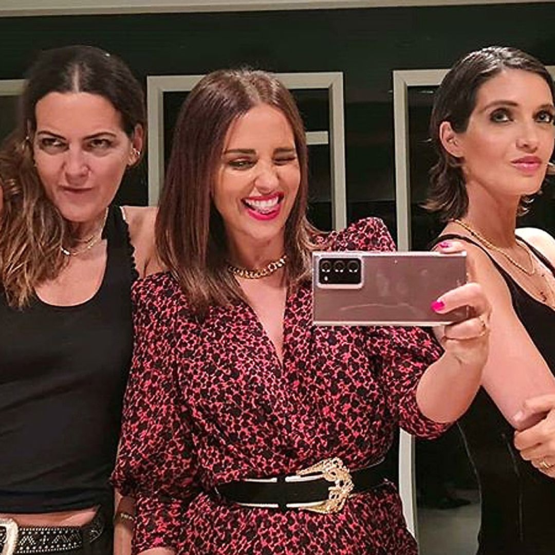 ¡Noche de chicas! Sara Carbonero y Paula Echevarría disfrutan de una cena entre amigas