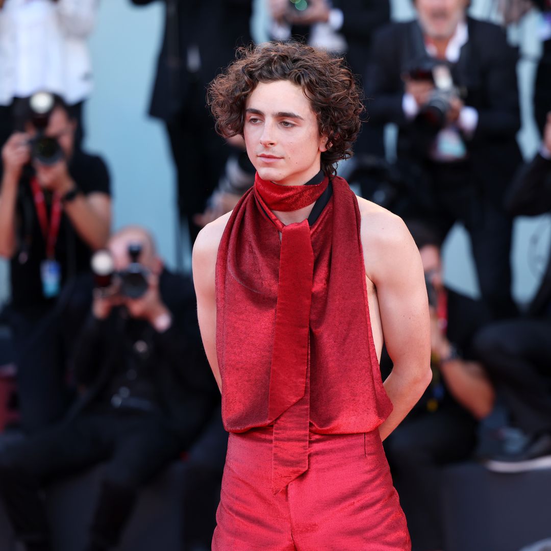 Cómo Timothée Chalamet está cambiando las reglas de la moda en Hollywood con sus audaces looks