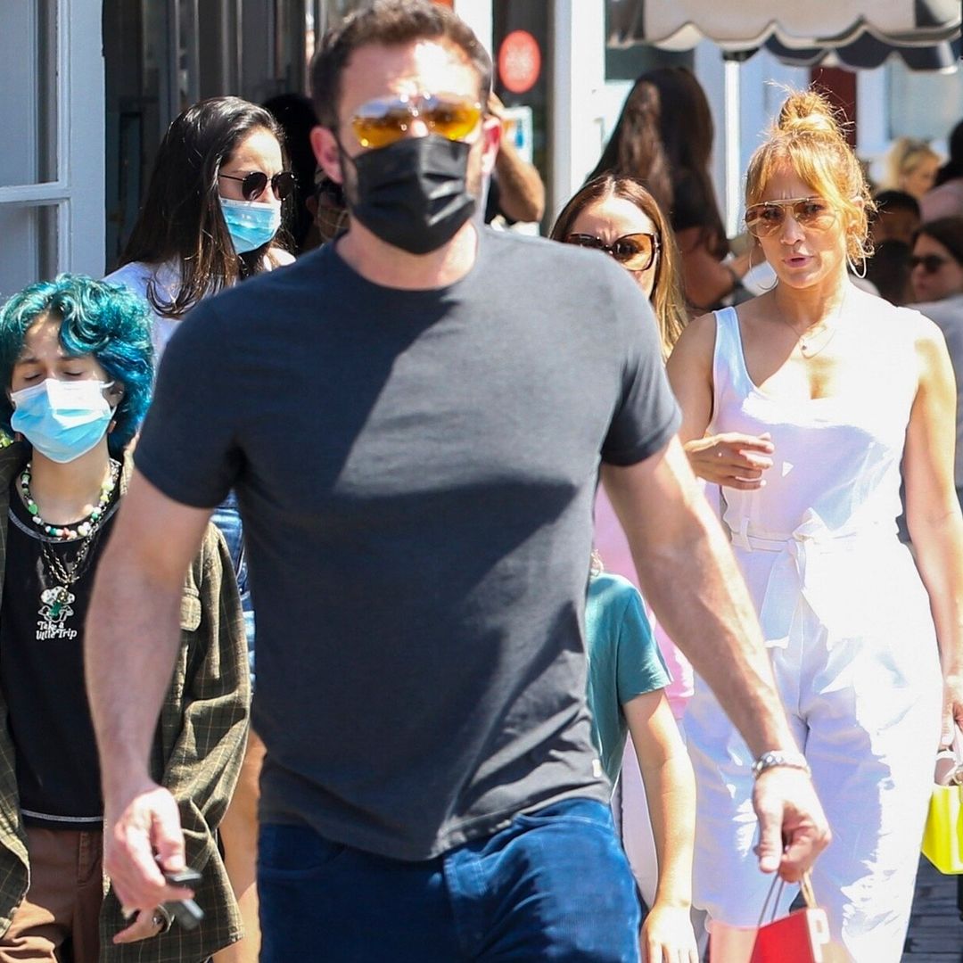 Ben Affleck practica su español con los paparazzi y reconoce que es difícil de aprender