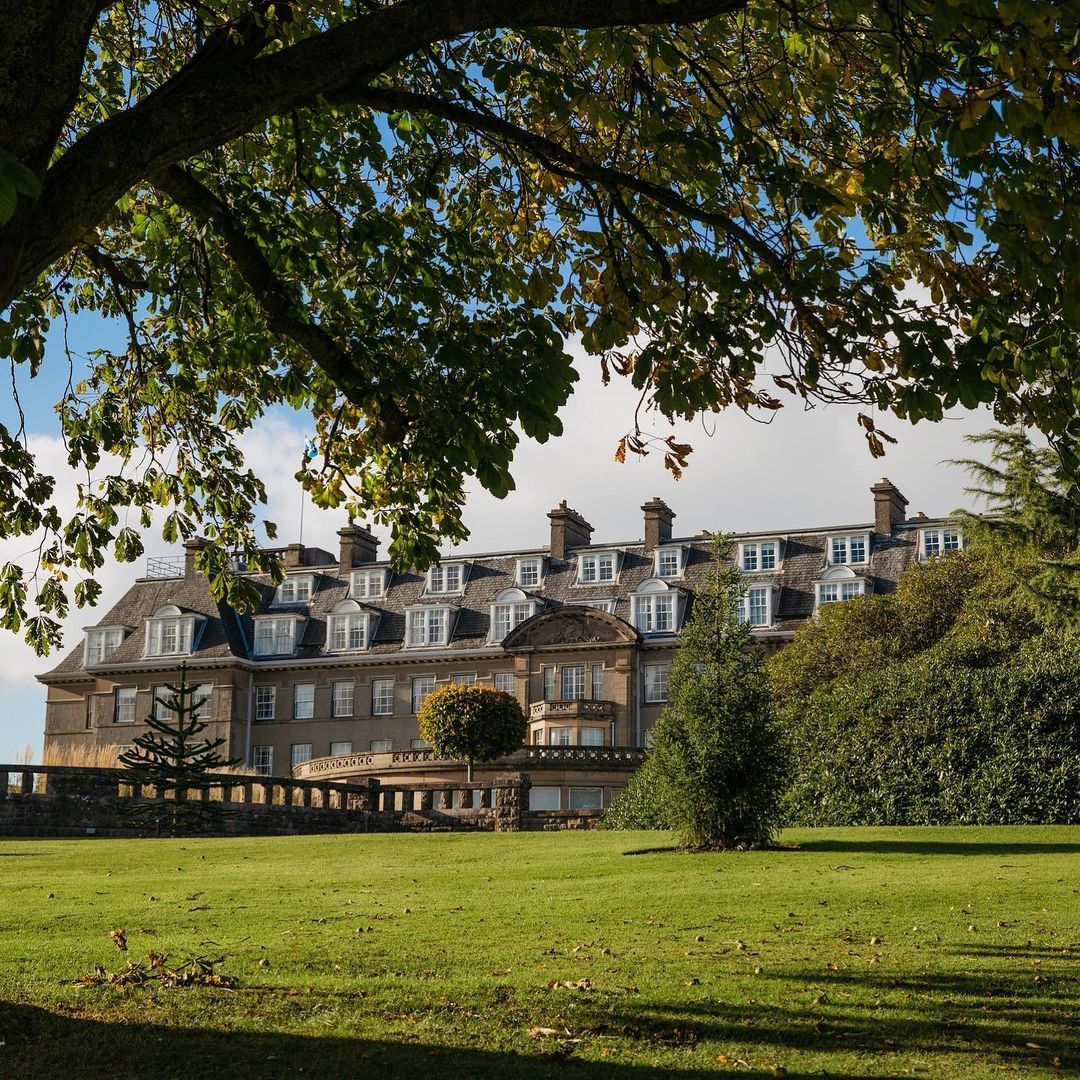 Magnífica fachada del hotel The Gleneagles, Escocia