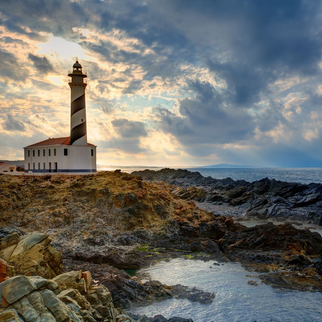 Atardecer en el faro Favaritx en Menorca