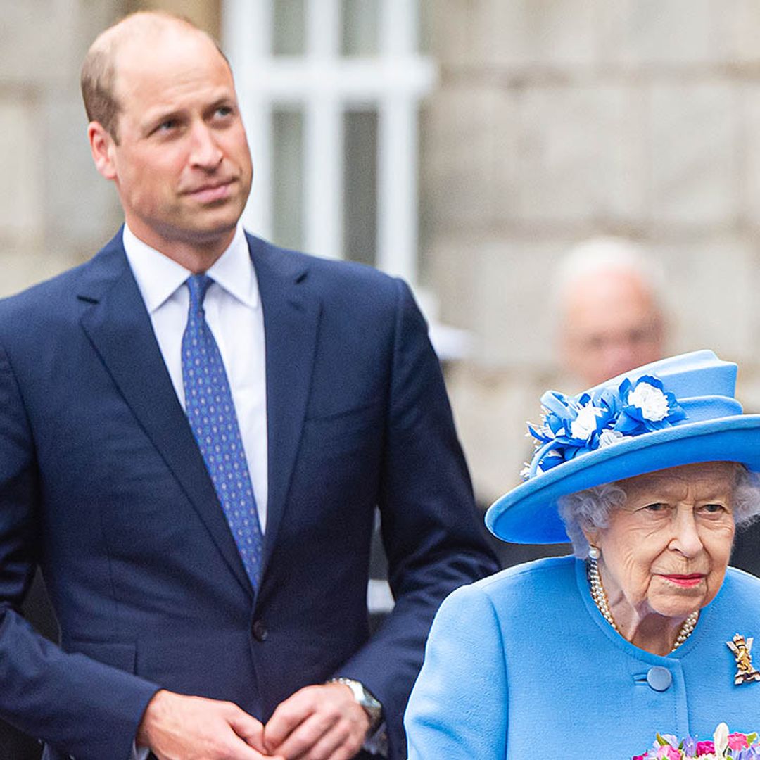 El príncipe Guillermo, el mejor apoyo de Isabel II en su primer viaje tras la muerte del duque de Edimburgo