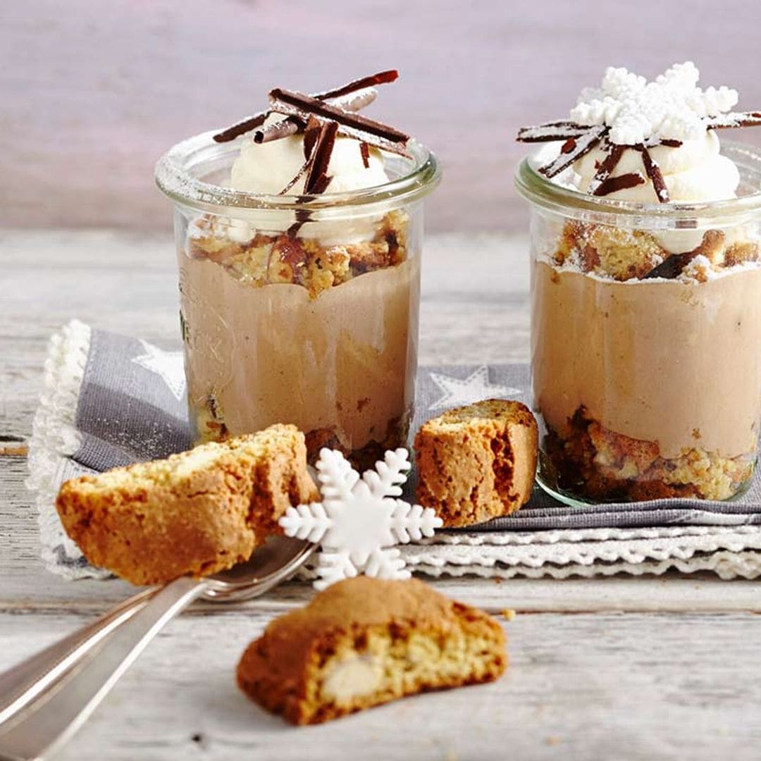 Crema de café y choco al vino con 'cantucci'