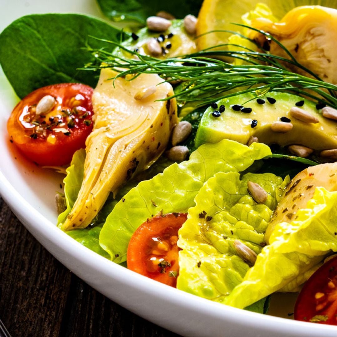 Ensalada de alcachofas y aguacate