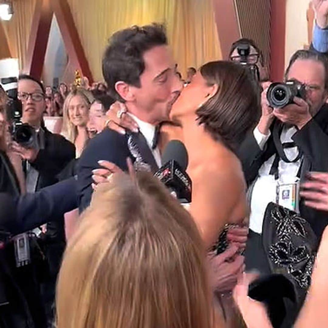 El beso viral de Halle Berry y Adrien Brody... y la polémica que esconde