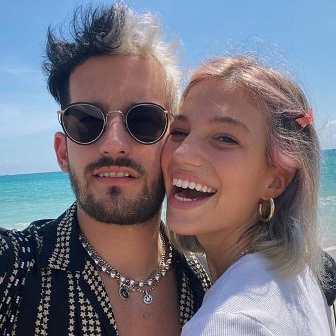 Ricky Montaner se compromete con su novia Stefania Roitman