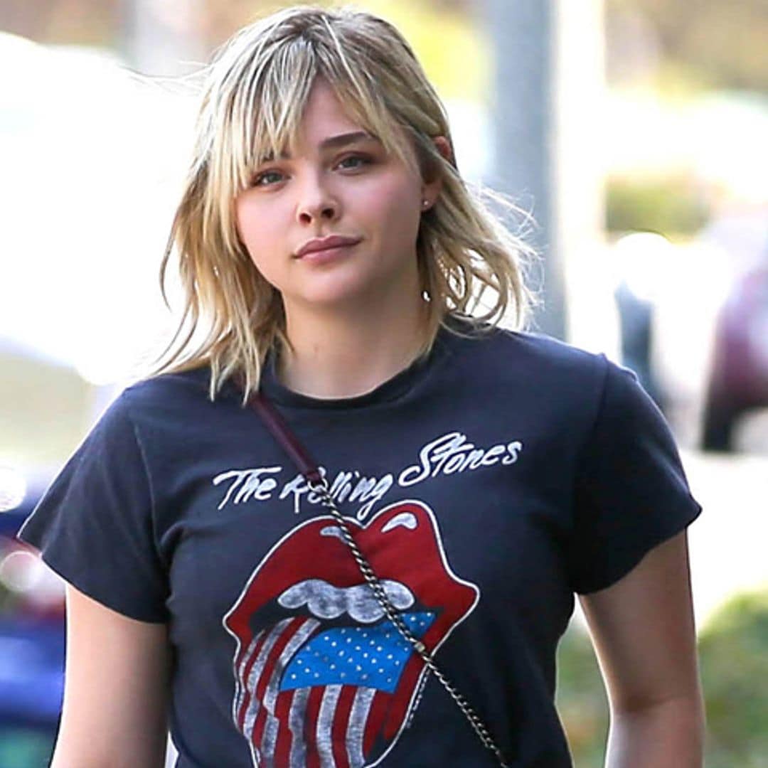 Con una camiseta como la que viste Chloë Grace Moretz arrasarás estas navidades