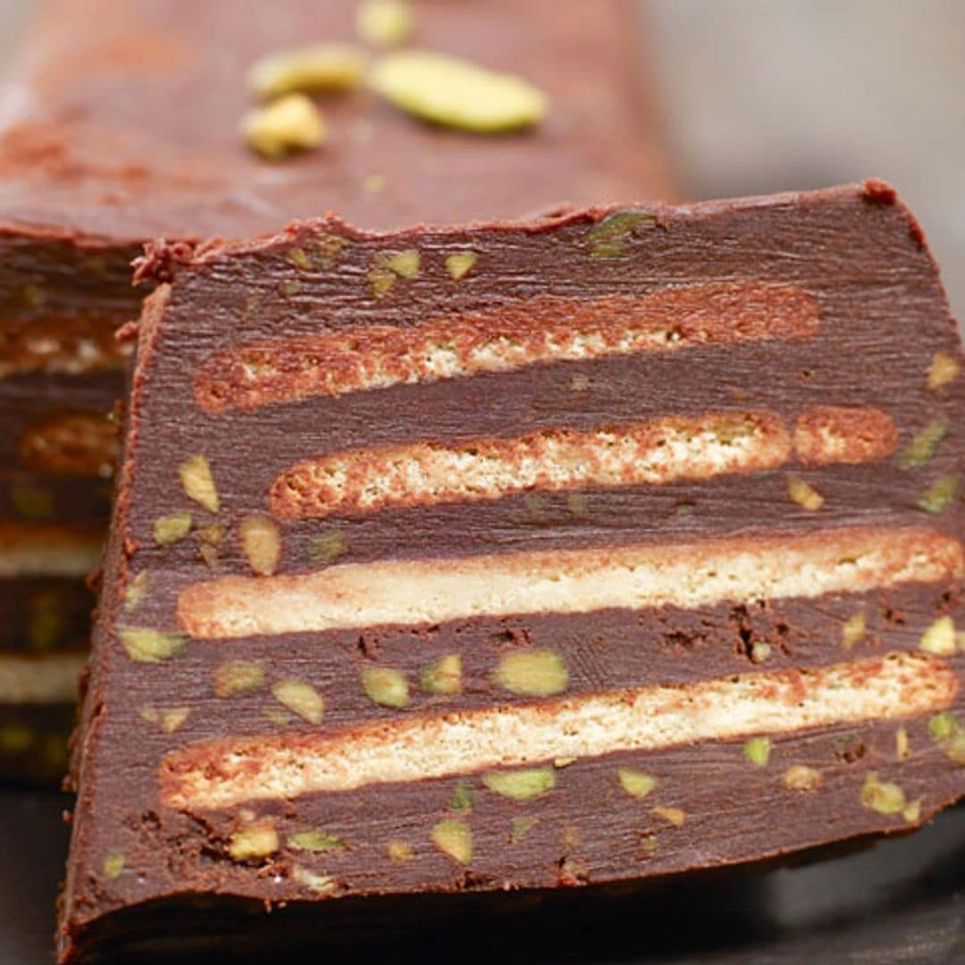 Pastel de galleta, chocolate y pistacho