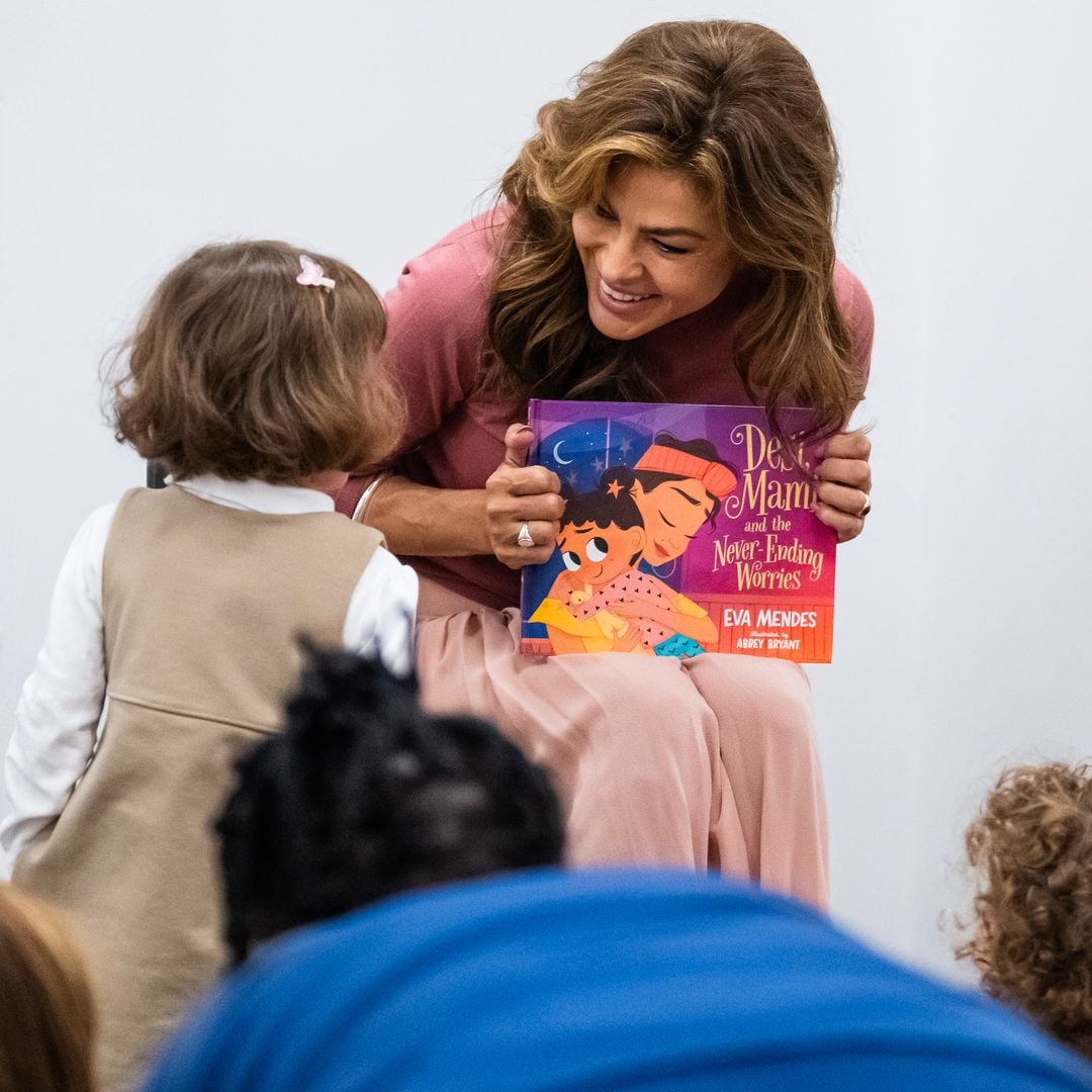 Eva Mendes presenta su libro en un colegio de Nueva York el 18 de septiembre de 2024