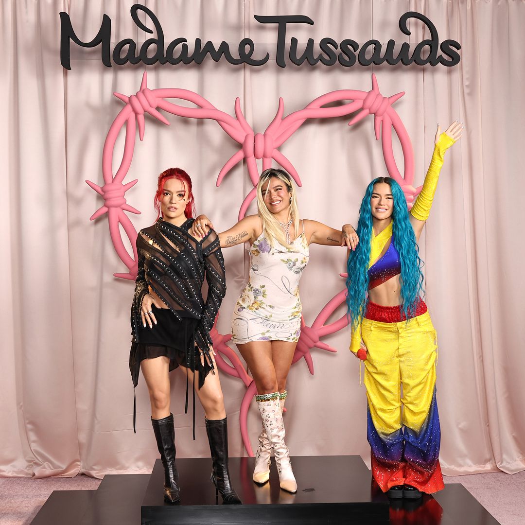 Karol G no tiene una, ¡sino dos figuras de cera en Madame Tussauds!